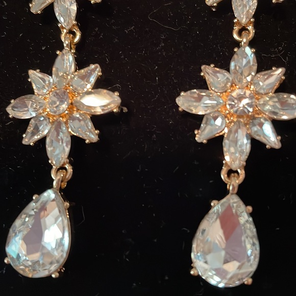 Versona cubic zirconia pierced Earrings NWT - Picture 3 of 6